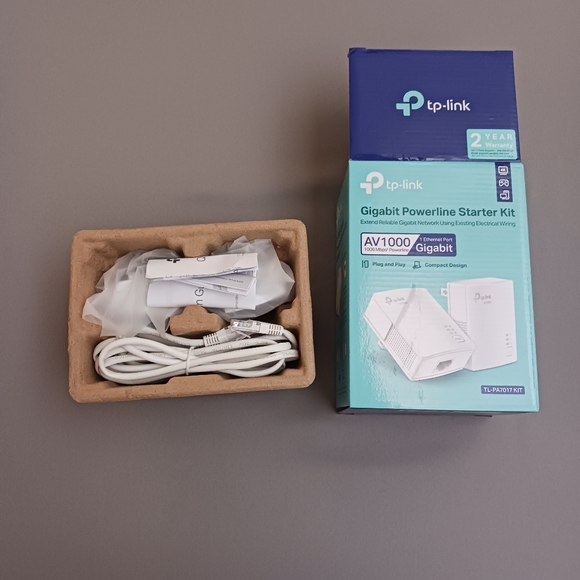 TP Link AV1000 Gigabit Powerline Ethernet Adapter Kit - Picture 2 of 7